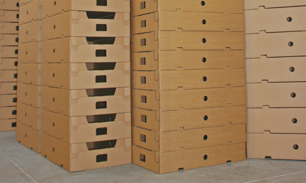 Skrzynki kartonowe, pudełka kartonowe mogą być układane w stosy przez sztaplarkę MIBOX S30